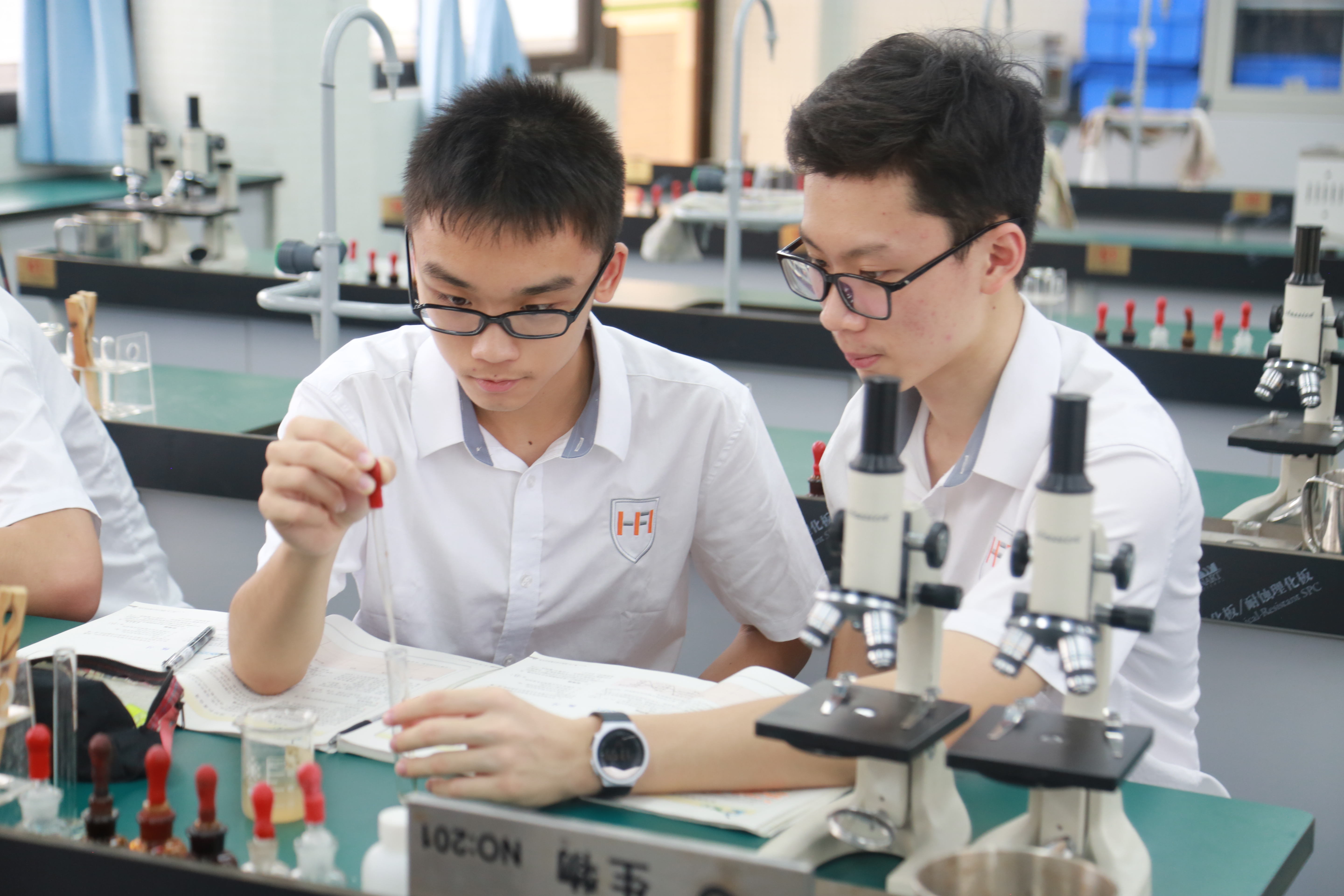 生物实验课堂